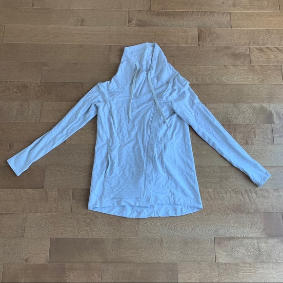 *SOLD* LULULEMON Coast Easy Wrap size 6 grey - Picture 4 of 13